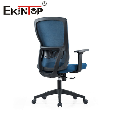 Ergonomiczne krzesło biurowe z niebieską obrotową siatką Uniwersalne do prac biurowych