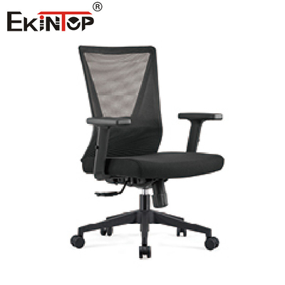 Niebieskie ergonomiczne siatkowe krzesło biurowe z regulowanymi ramionami