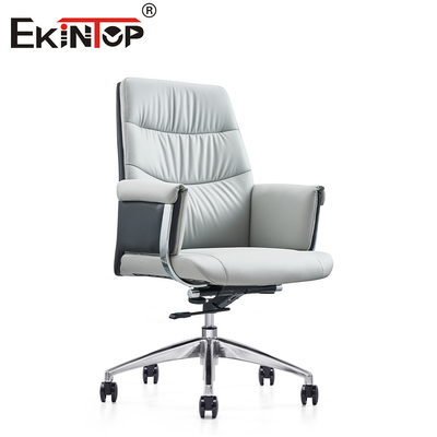 Nowoczesne, ergonomiczne krzesło biurowe z białej skóry. Elegancki styl i wyjątkowy komfort