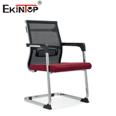 Ergonomiczne krzesło biurowe z metalową podstawą z materiału siatkowego