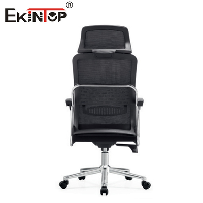 Czarne ergonomiczne krzesło biurowe o wysokiej siatce z obrotową funkcją