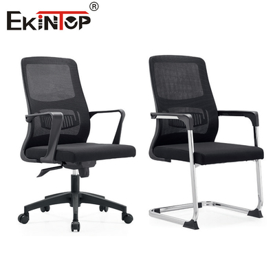 Ergonomiczne krzesło biurowe z siatką i podłokietnikami w nowoczesnym stylu