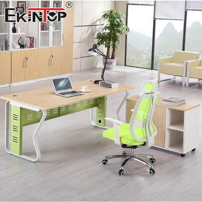 Walnut Manager Biuro Dyrekcyjne Biuro w stylu nowoczesnym Drewniane biurko w rogu