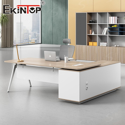 Biuro Walnut Executive Biuro w stylu nowoczesnym Biuro na zamówienie